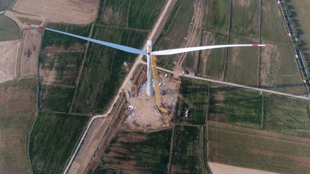 徐工XGC15000A完成“最大混塔”风机首吊